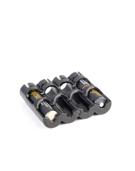 Pojemnik Storacell na 4 baterie AAA. Można wkładać baterie do góry nogami.