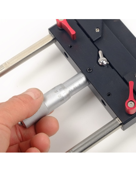 Przystawka do frezowania równoległego z precyzyjną regulacją śrubową
